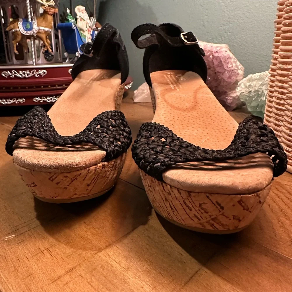 Tom's Platform Wedge Black Woven Crochet Shoes Women's Size 9W